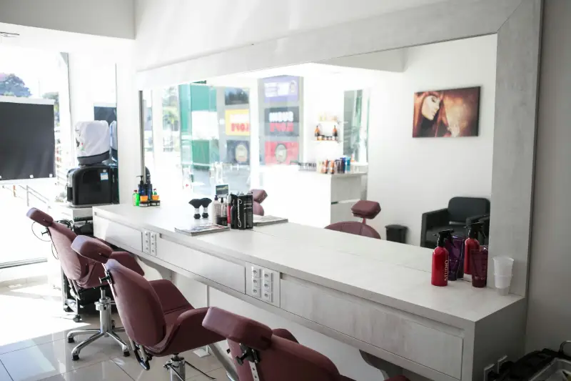 Bright, modern salon interior at Luzes's Beauty Salon